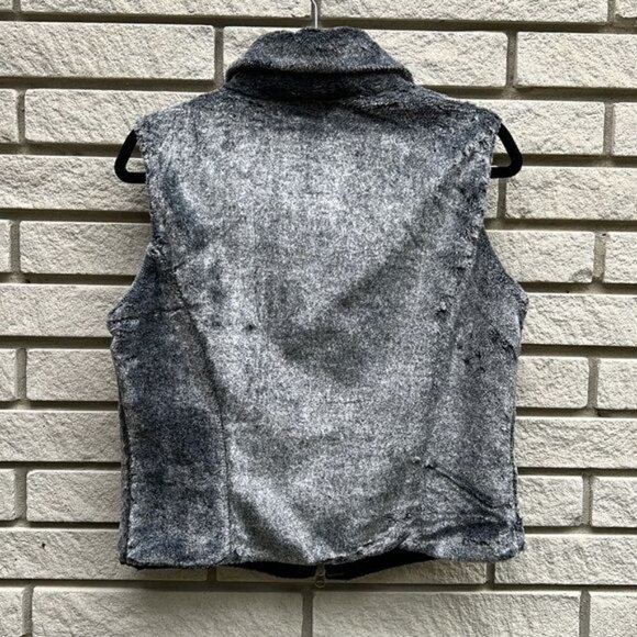 Danier Faux Fur Plush Vest Sz S - Picture 6 of 7